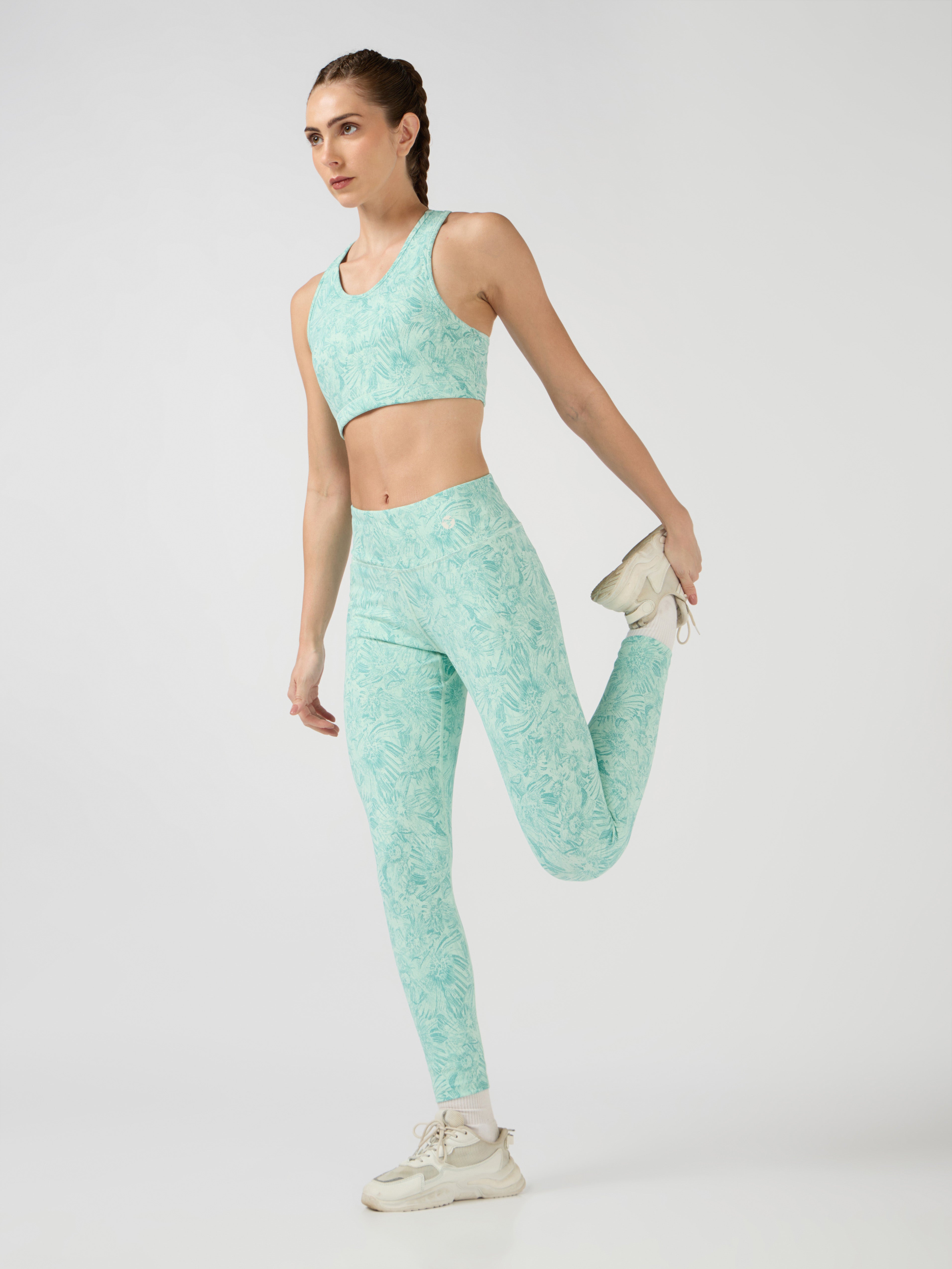 Women Slim Fit Scoop Neck Sports Bra with ELASTO PLUS