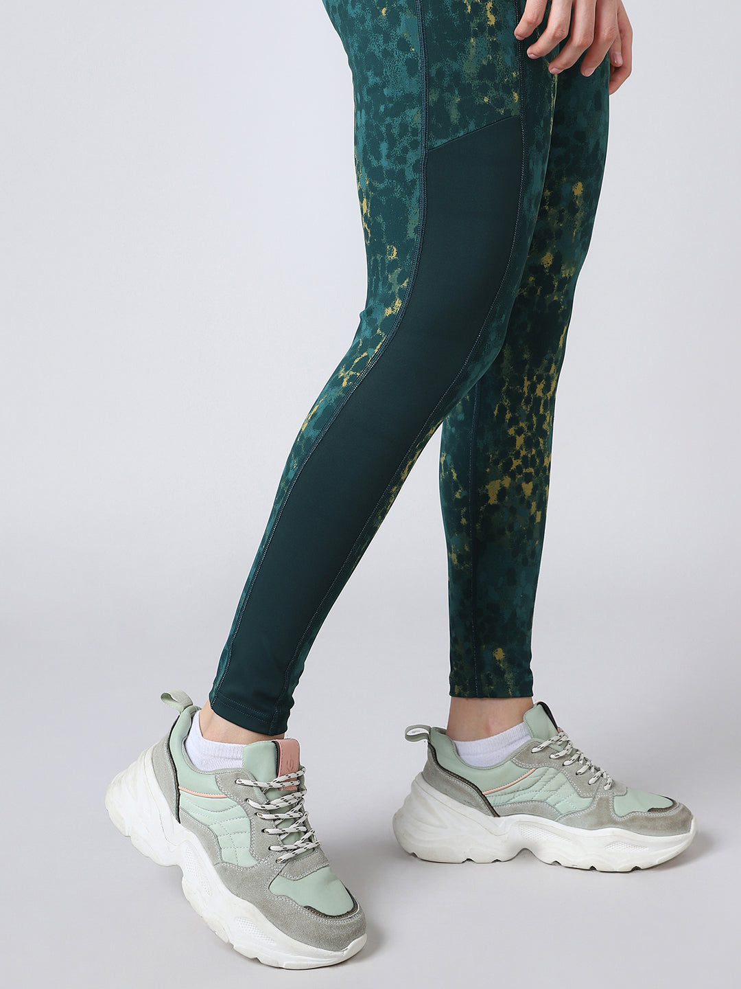 Women Printed Slim Fit Tights with ELASTO PLUS
