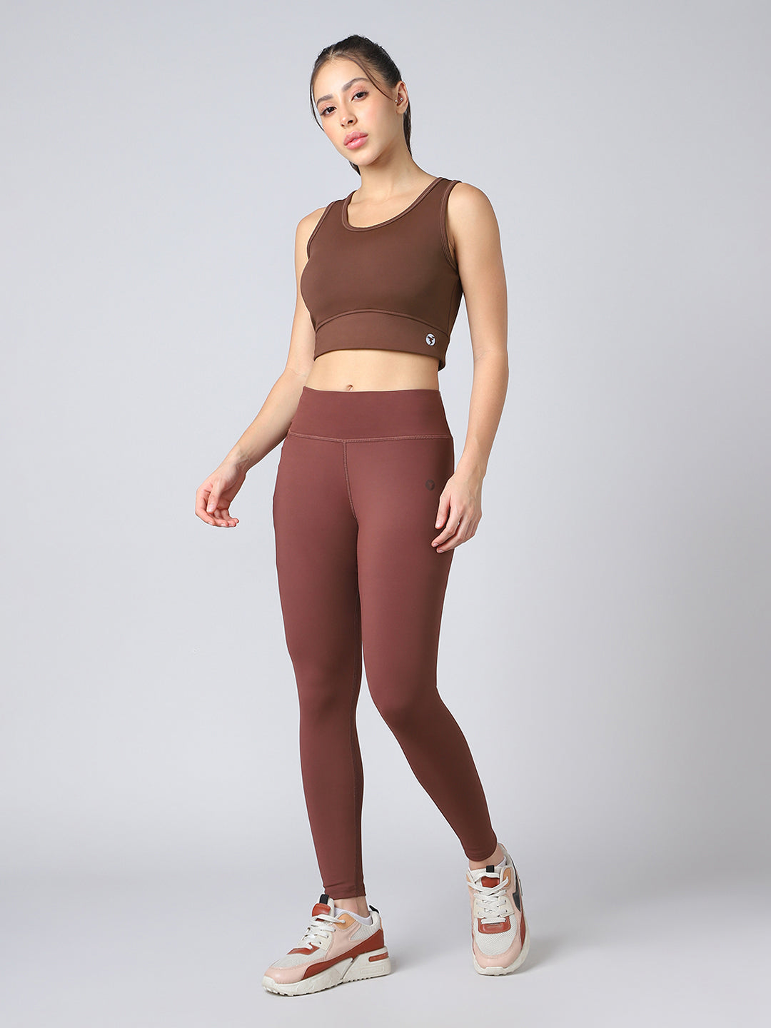 Women Solid Slim Fit Scoop Neck Sports Bra with ELASTO PLUS