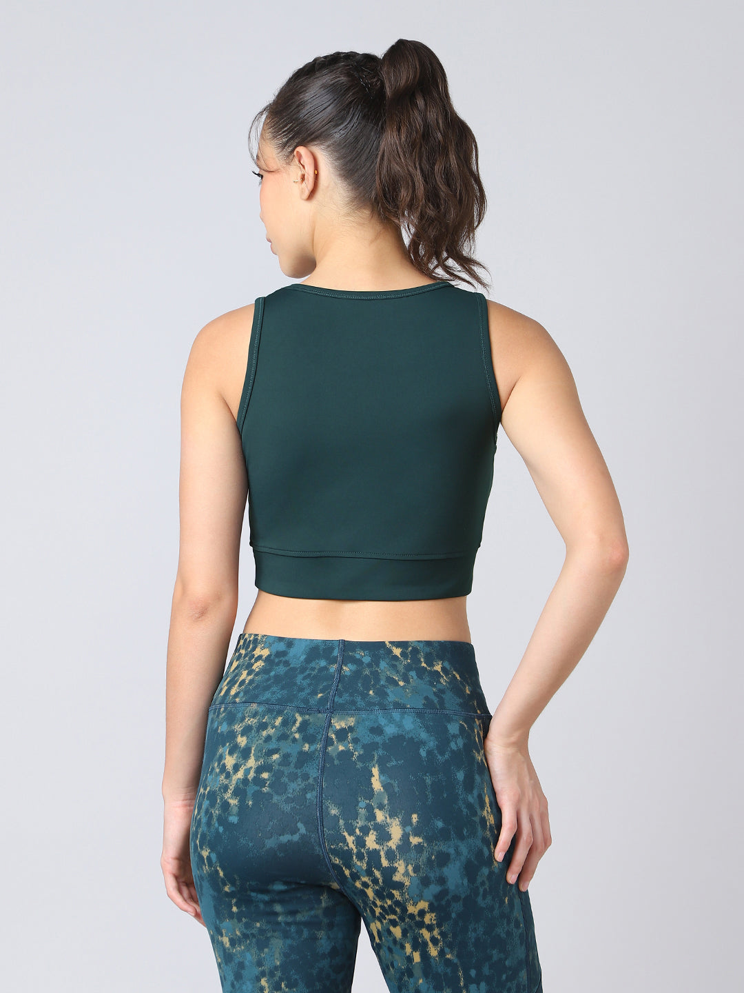 Women Solid Slim Fit Scoop Neck Sports Bra with ELASTO PLUS