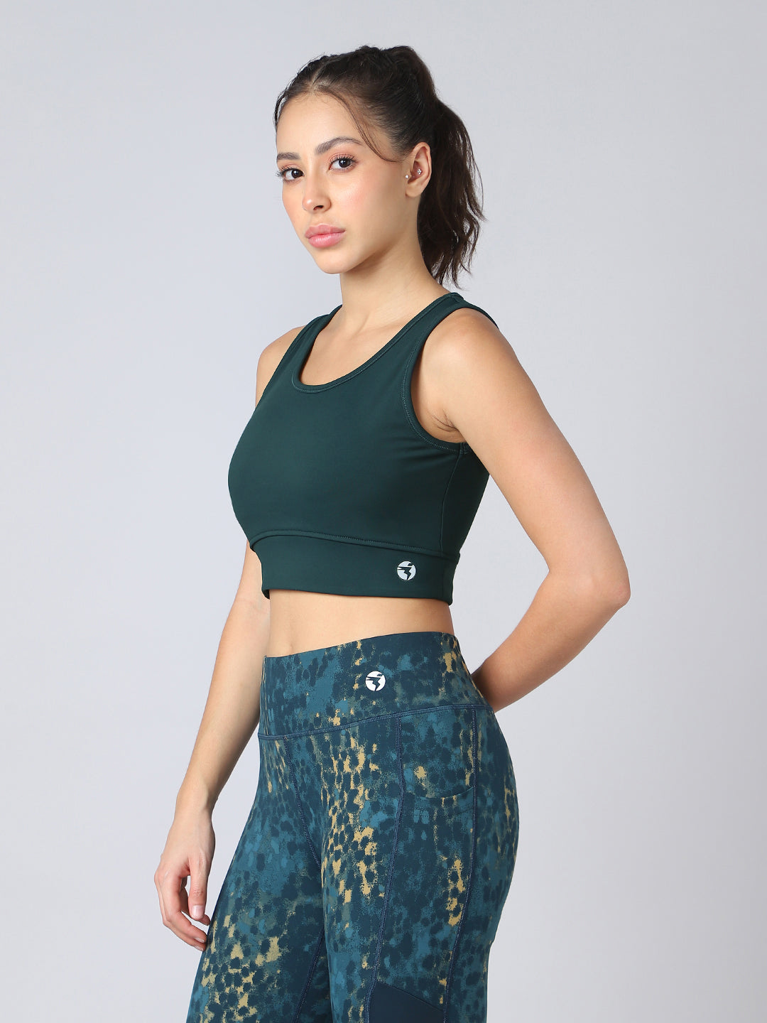Women Solid Slim Fit Scoop Neck Sports Bra with ELASTO PLUS