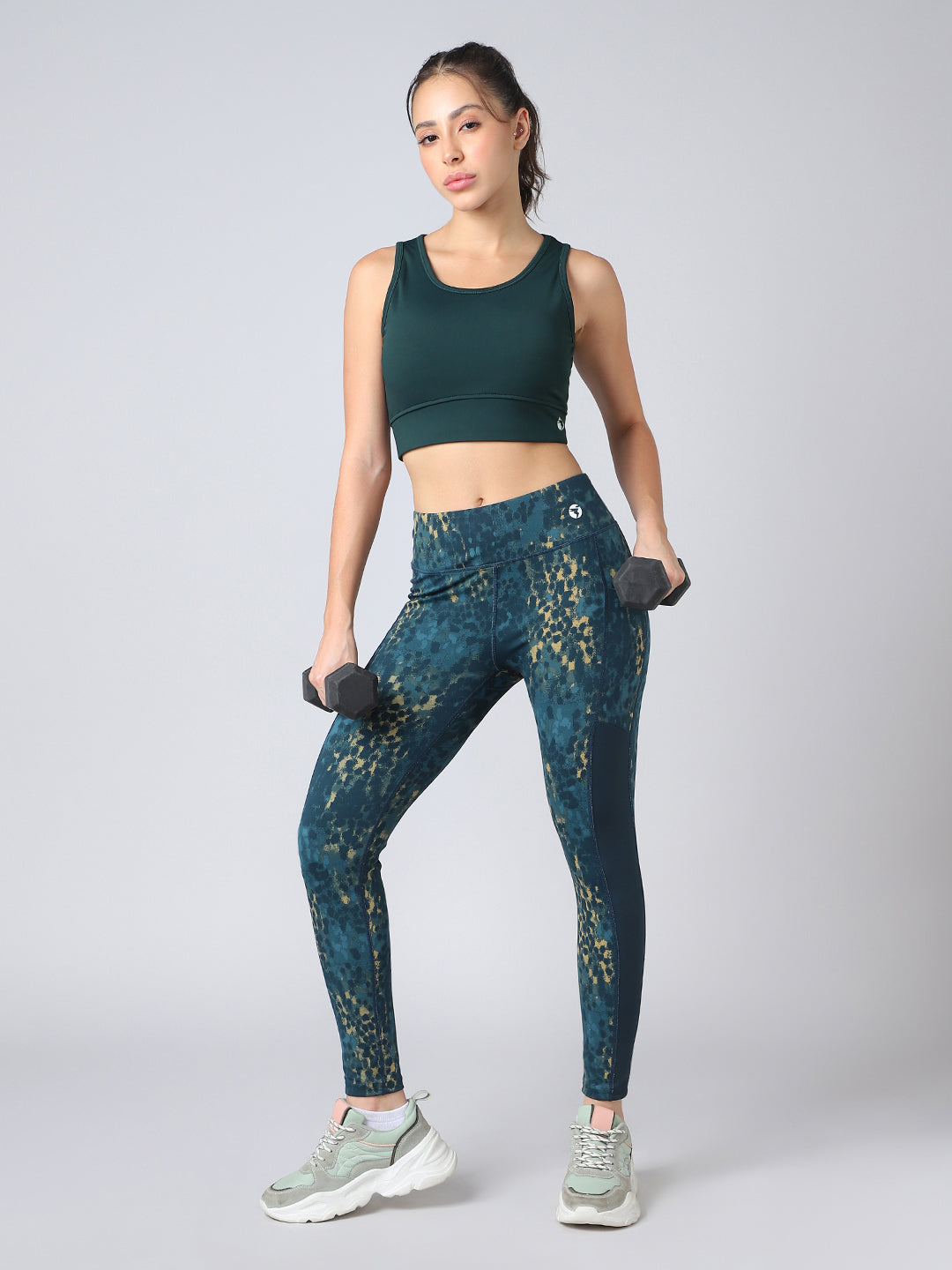 Women Solid Slim Fit Scoop Neck Sports Bra with ELASTO PLUS
