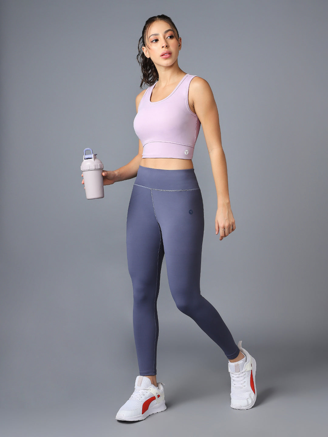 Women Solid Slim Fit Scoop Neck Sports Bra with ELASTO PLUS