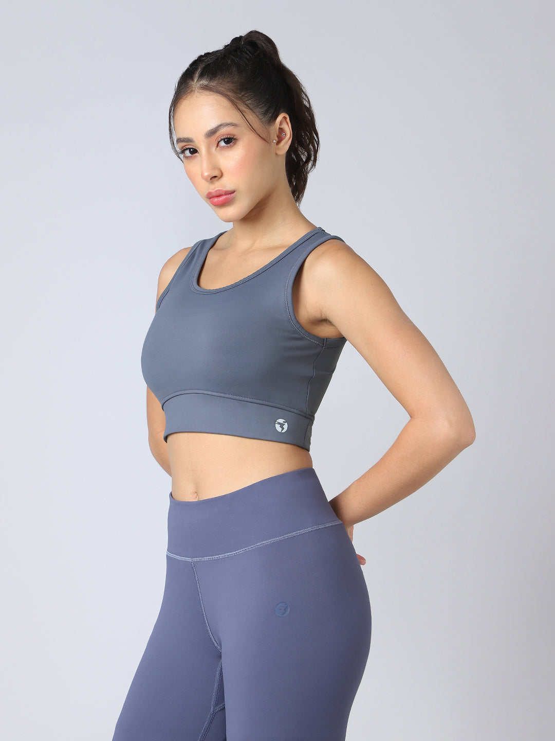 Women Solid Slim Fit Scoop Neck Sports Bra with ELASTO PLUS