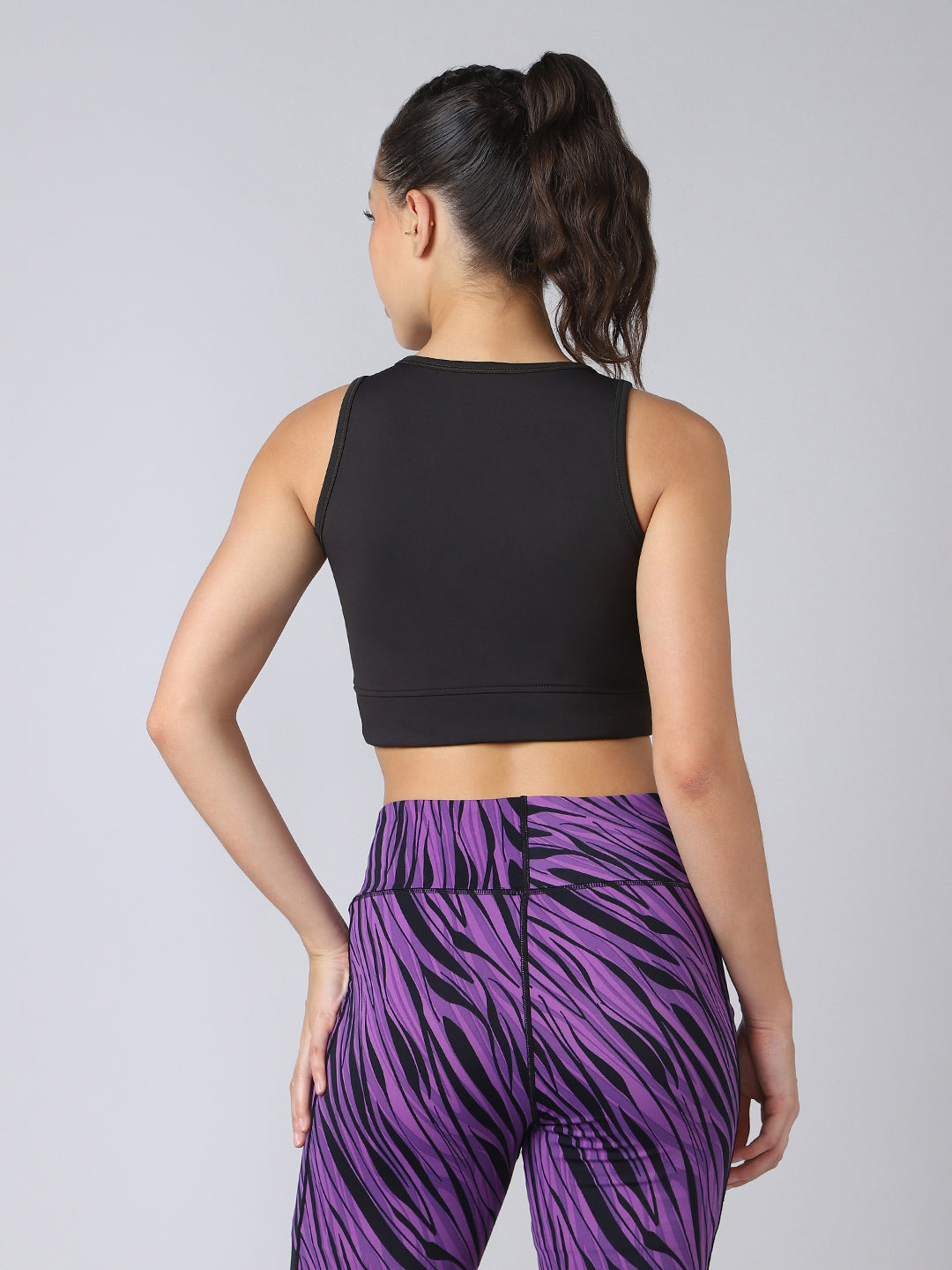 Women Solid Slim Fit Scoop Neck Sports Bra with ELASTO PLUS