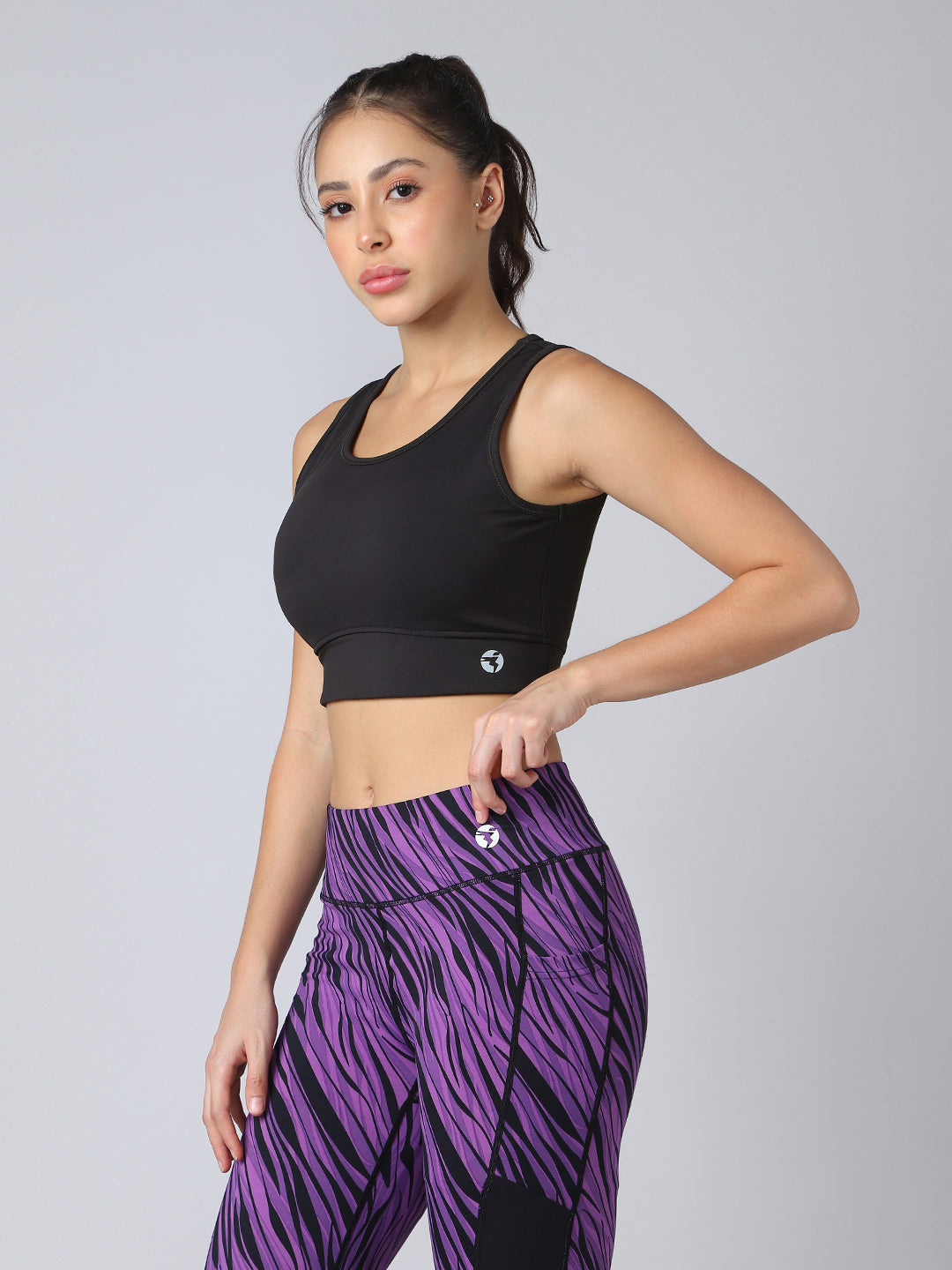 Women Solid Slim Fit Scoop Neck Sports Bra with ELASTO PLUS