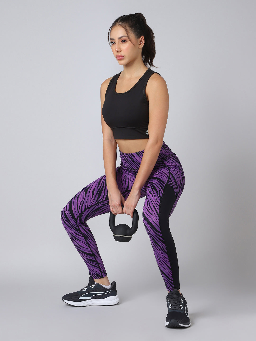 Women Solid Slim Fit Scoop Neck Sports Bra with ELASTO PLUS