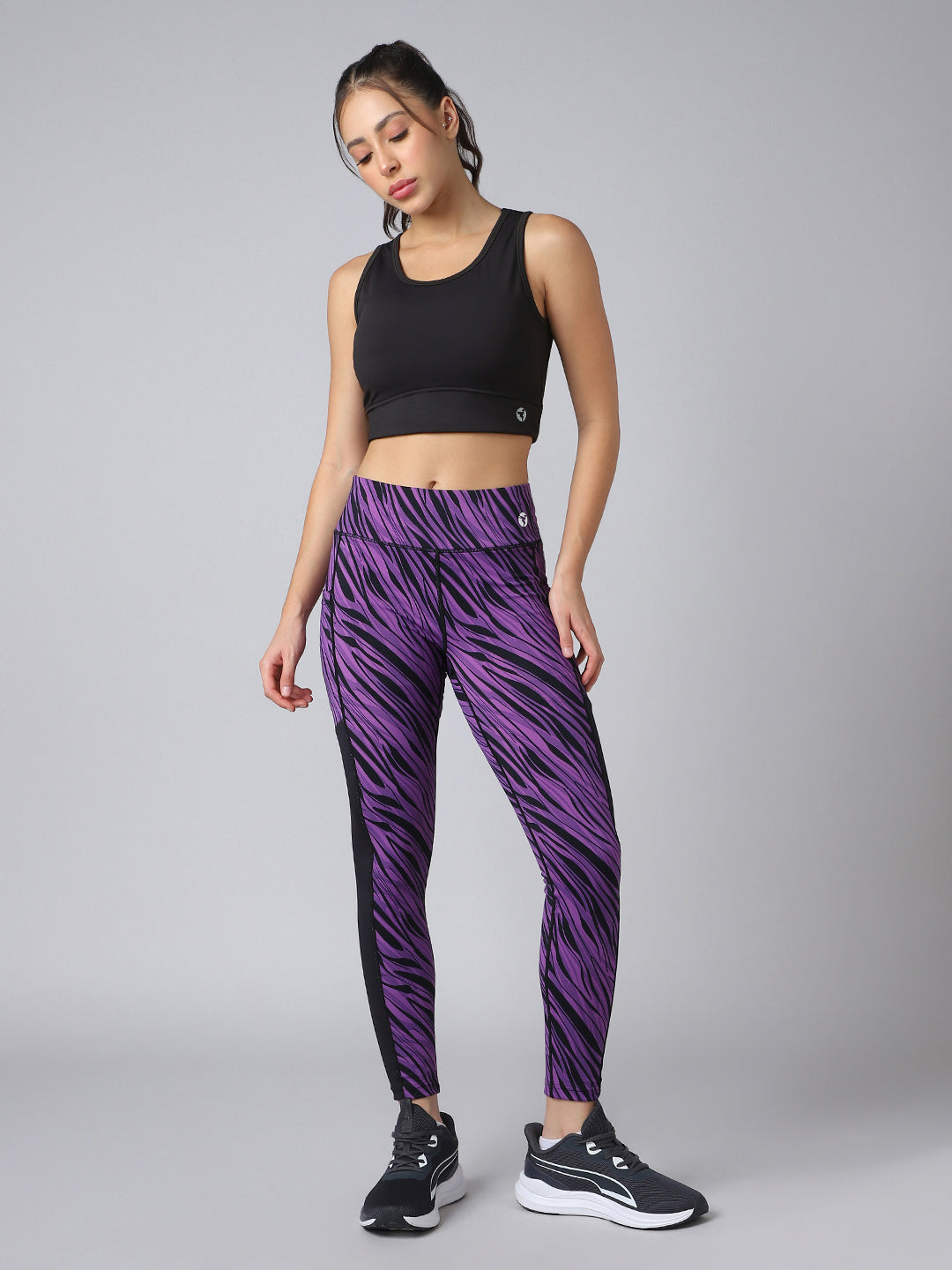 Women Solid Slim Fit Scoop Neck Sports Bra with ELASTO PLUS